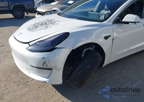 2022 Tesla Model 3 Rear-Wheel Drive z USA, uszkodzony, nr VIN 5YJ3E1EA9NF147738